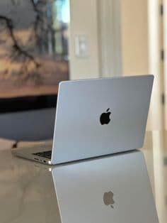 Apple MacBook Pro 14.2-inch M5 16GB RAM 512GB SSD - Silver
