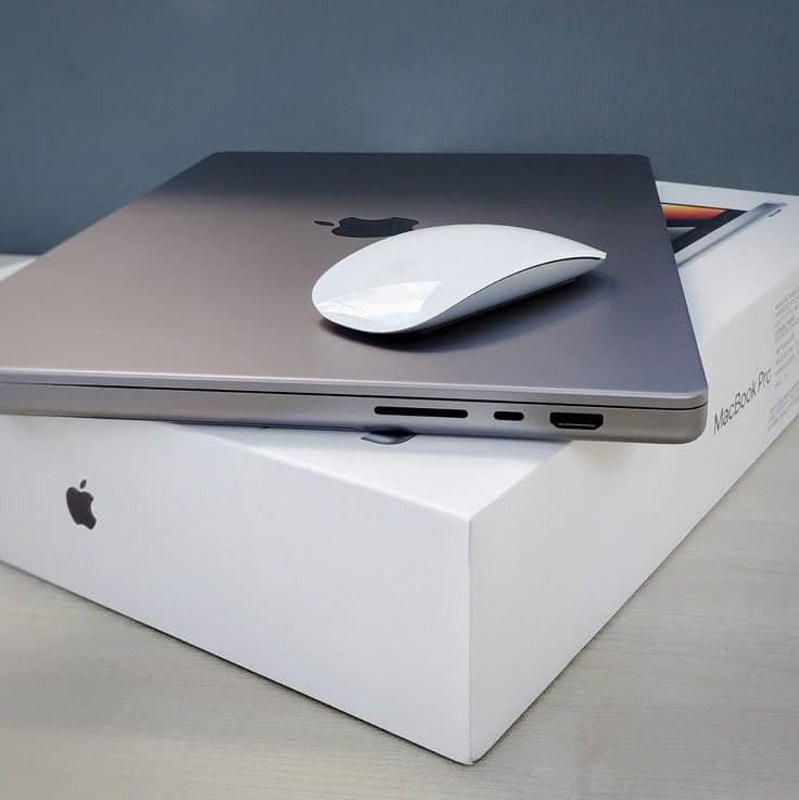 Apple MacBook Pro 14.2-inch M5 16GB RAM 512GB SSD - Silver
