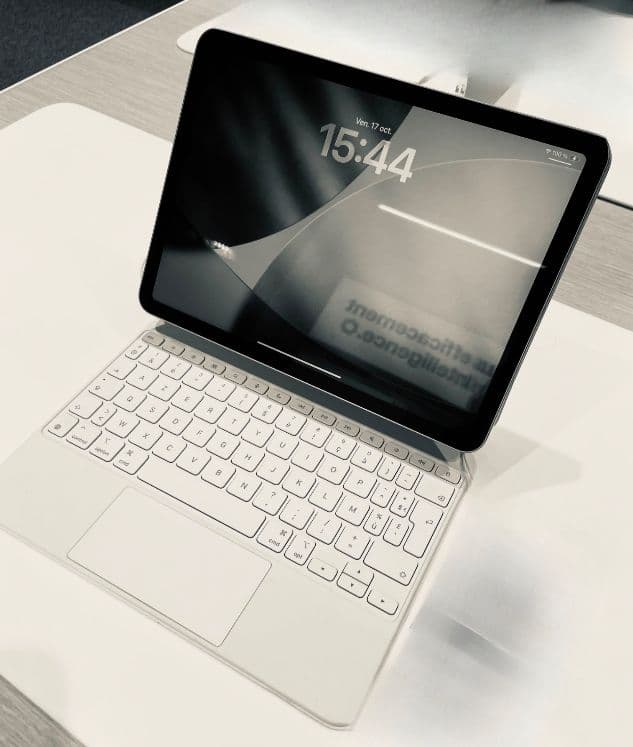 Apple Magic Keyboard Folio for iPad 10th Generation