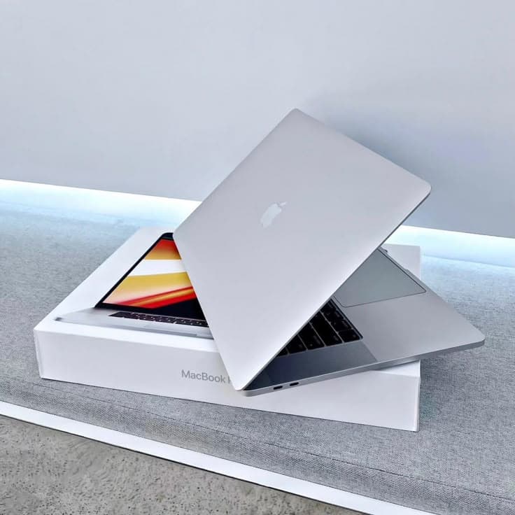 Apple MacBook Pro 14.2-inch M5 16GB RAM 512GB SSD - Silver