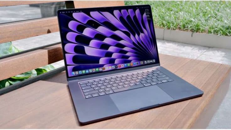 Apple MacBook Air 15.3-inch M2 8GB RAM 256GB SSD - Silver